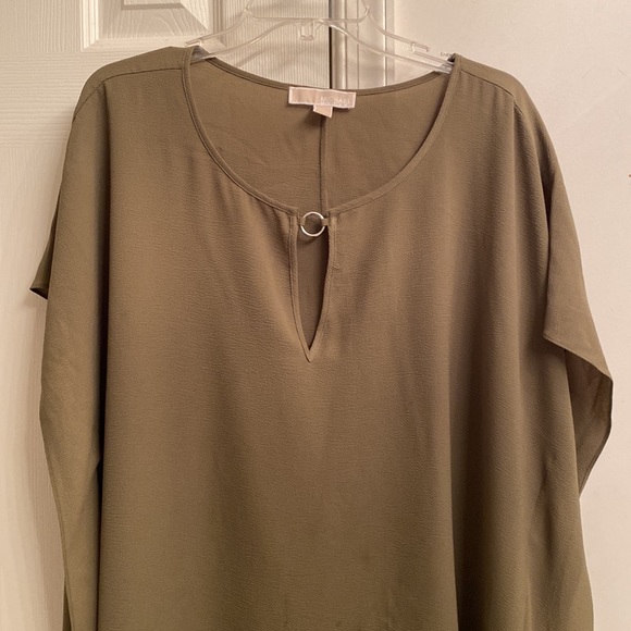 Michael Kors plus size handkerchief/Hem Top - Picture 2 of 6